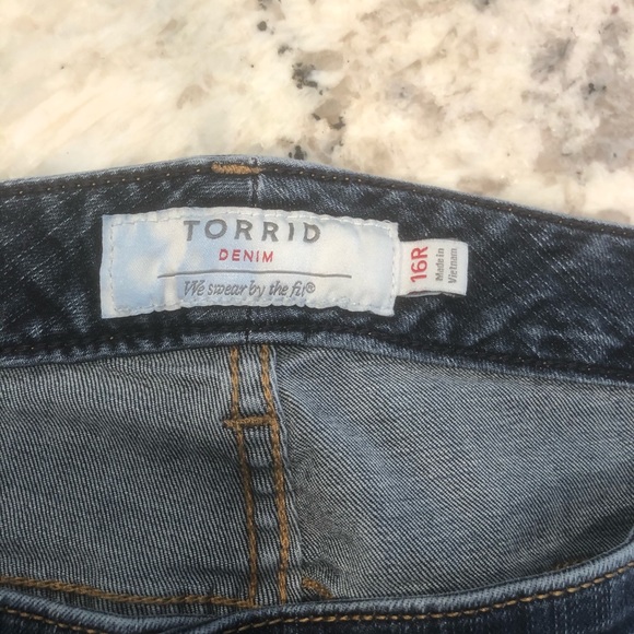 ❌SOLD❌ Torrid Relaxed Boot Jeans Medium Wash 16R - Picture 3 of 12